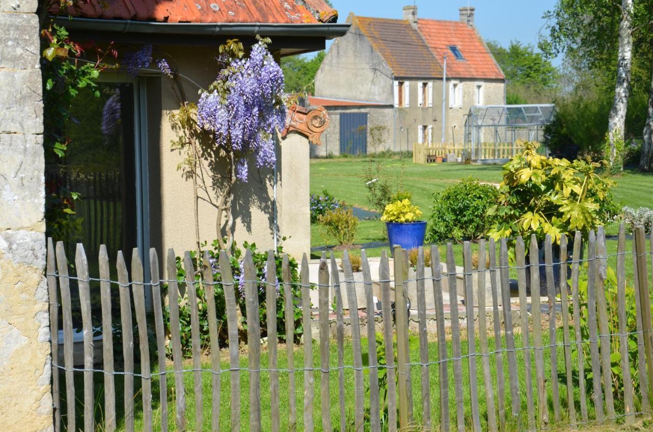 Appartement Ô Grenier de l'artiste à Bazenville Extérieur photo